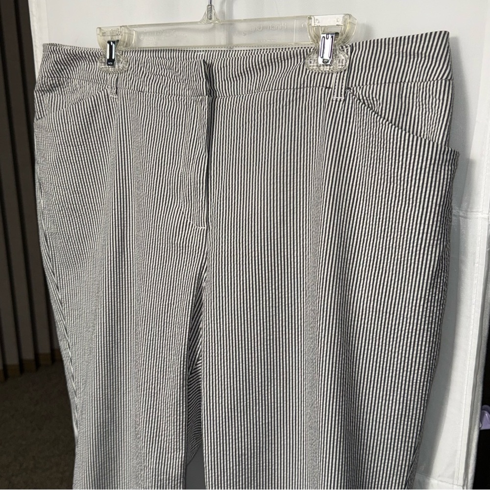Jones New York Gray Pinstripe Ankle Pants Sz 16W Like New - Picture 4 of 7